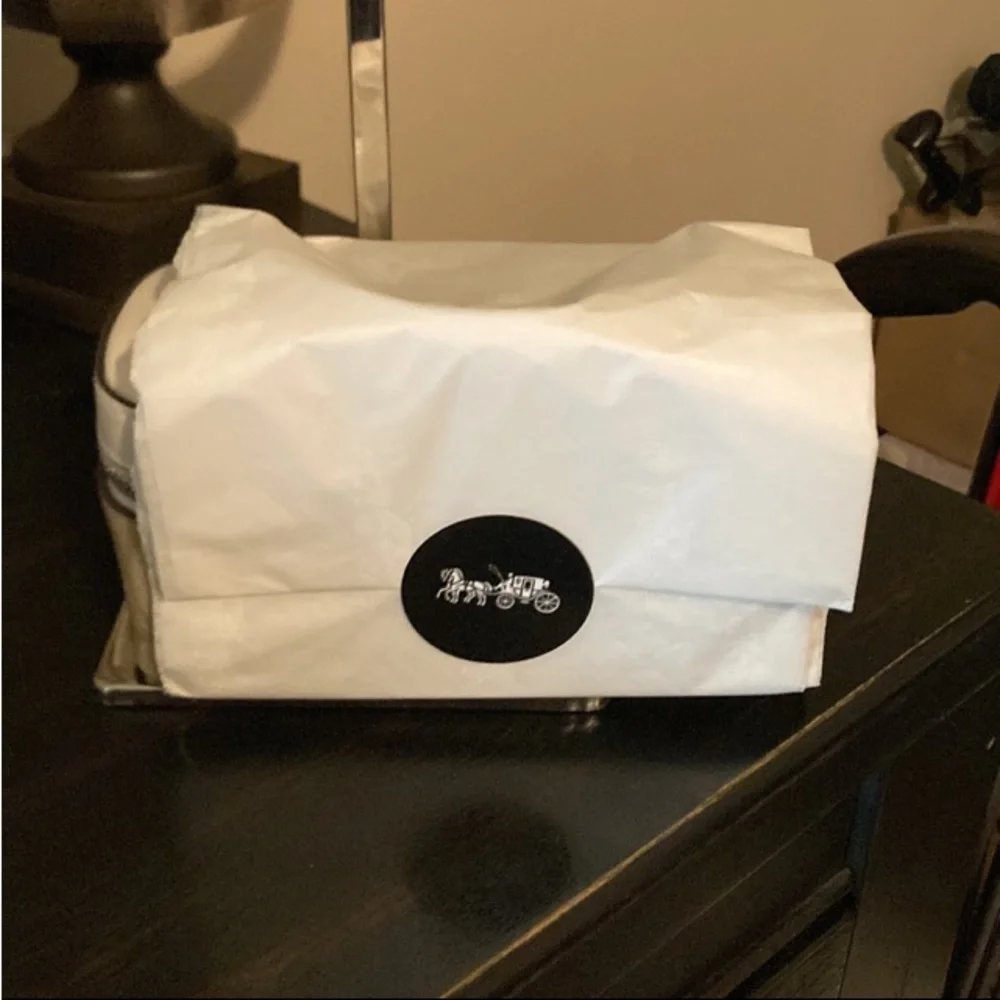 NWT-coach train bag - Picture 6 of 7